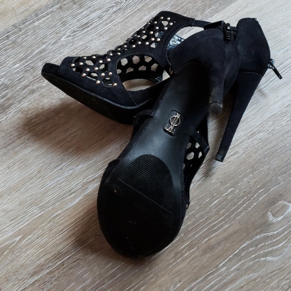 🌺🦋Black heels 4 high🦋🌺 - Picture 4 of 4